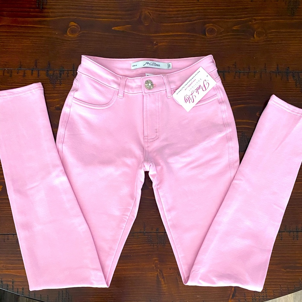 NWT- Pink Lily Pastel Pink jeans - med